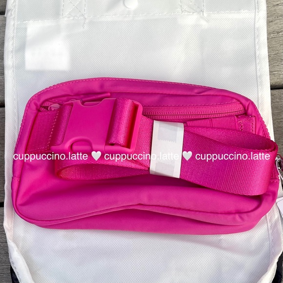 💗LAST ONE💗Lululemon Athletica Everywhere Belt Bag in Sonic Pink - Picture 2 of 13